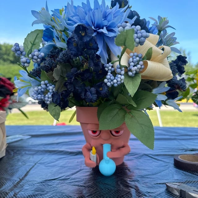 (❤️✨Last Day Promotion - 70%OFF) - Pot Smoking Pot planter for succulents or houseplants ripping a bong